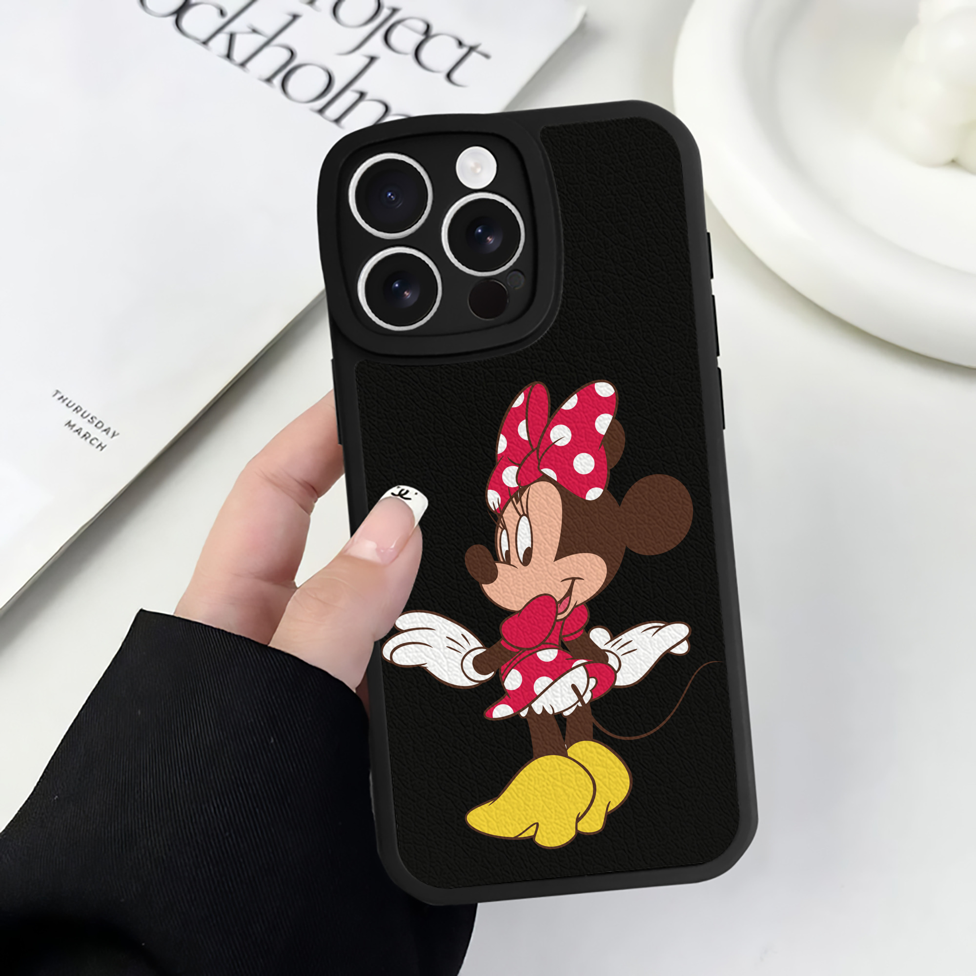 （画像用） ミッキーマウス Mickey Mouse 【iPhone 16シリーズ対応】シリコンスマホケース（レザー調） 材質：シリコン